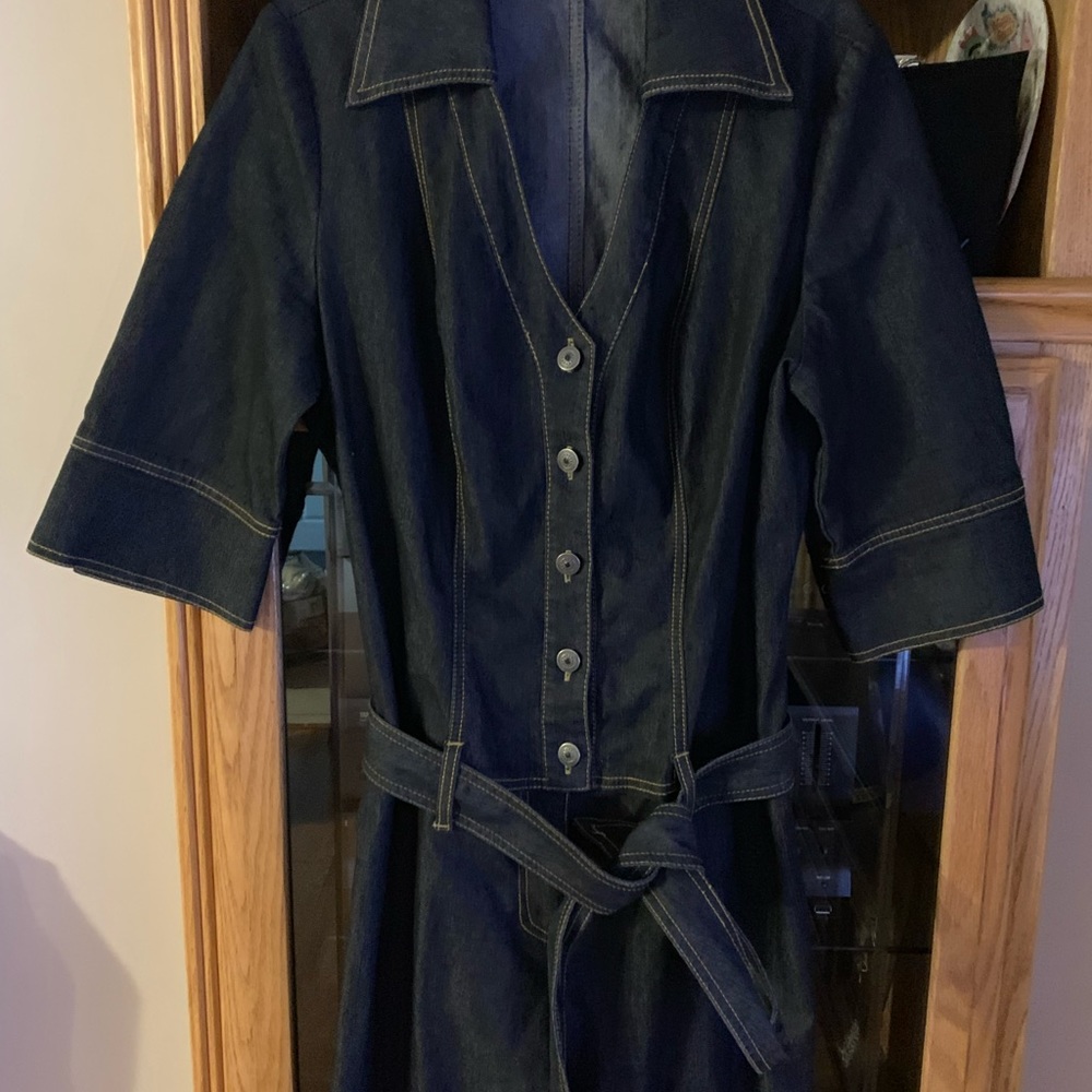 Woman jumpsuit used I torn out the tag but it a size 14